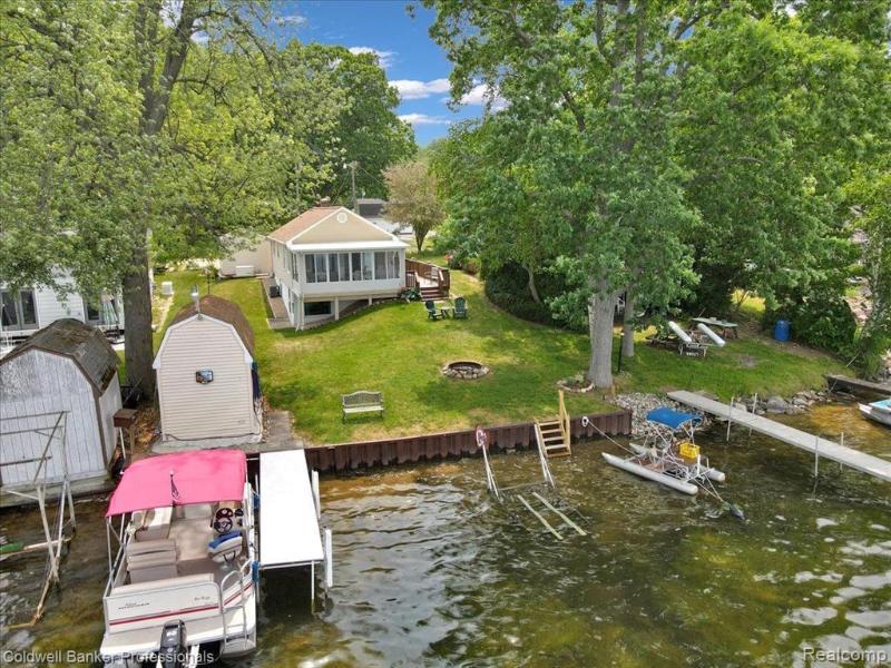 Listing Photo for 915 Lakeshore Drive