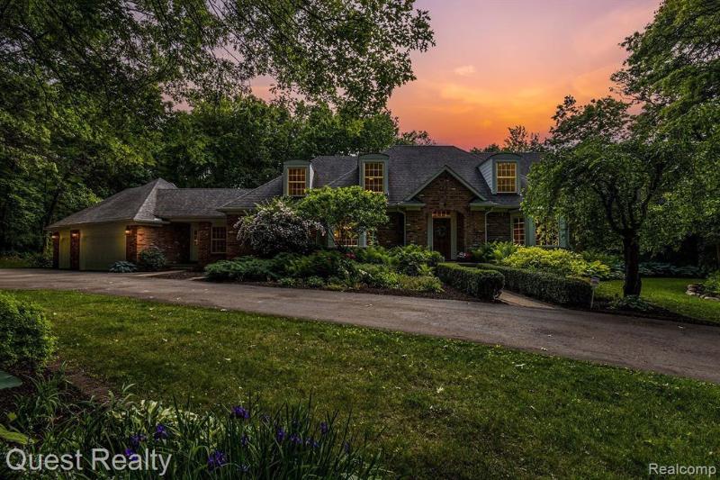 Listing Photo for 559 Valley Drive
