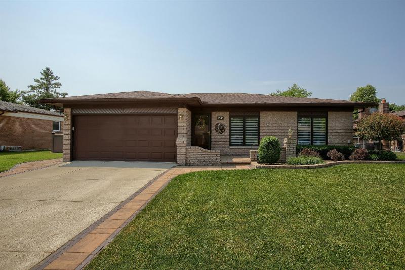 2538 Mellowood Drive, Sterling Heights