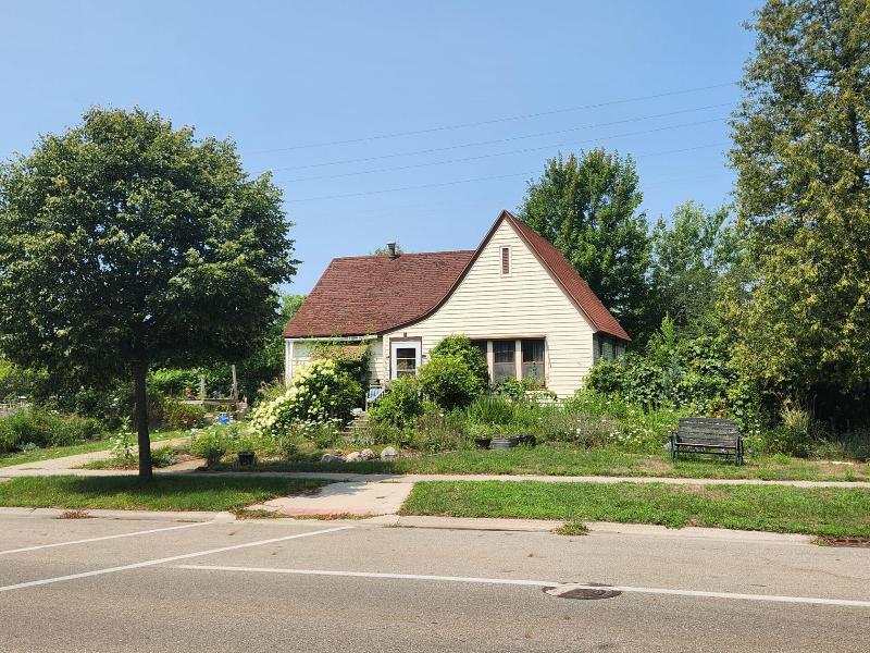 Listing Photo for 1098 W Broadway Avenue